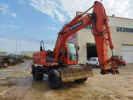 Escavadora de rodas 2007 Doosan DX140W (2)