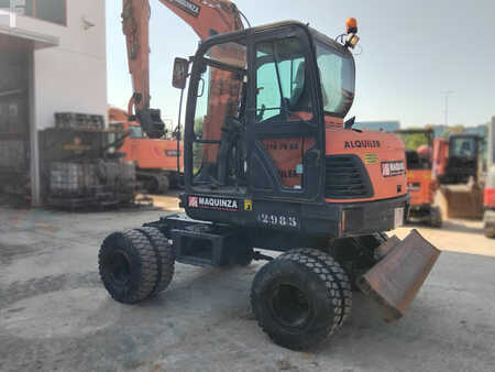 Pelle sur pneus 2010 Doosan DX55W (11)