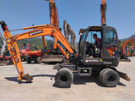 Pelle sur pneus 2010 Doosan DX55W (2)