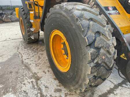 Pyöräkuormaajat 2021 JCB 427 HTS5 (12)