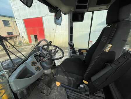 Pyöräkuormaajat 2021 JCB 427 HTS5 (15)