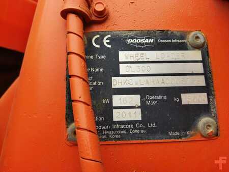 Pale Gommate 2011 Doosan DL300 (7)