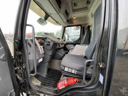 Volvo FL240 / HULSTEINS / 18 EP / 1 OWNER / SERVICED!