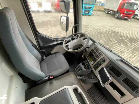 Volvo FL240 / HULSTEINS / 18 EP / 1 OWNER / SERVICED!