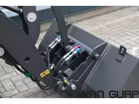 Kolové nakladače 2026 Eurotrac W11 | 2026 | Giant snelwissel | Radlader hoflader (15)