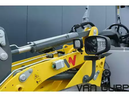 Wielladers 2022 Wacker Neuson WL28 + Machinetransporter shovel (1390, G2700) (3)