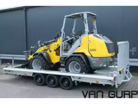 Wielladers 2022 Wacker Neuson WL28 + Machinetransporter shovel (1390, G2700) (7)