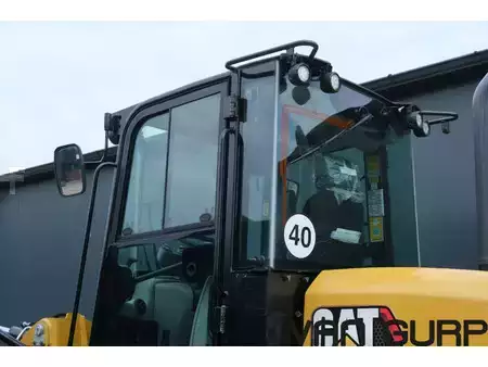 Kolové nakladače 2023 Caterpillar 910 High Lift | 2023 | 40km/h | BSS | 38h (11)