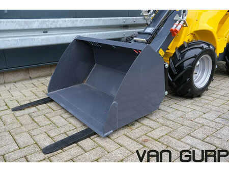 Wielladers 0 Eurotrac T11 v.g.l. Avant 635 (14)