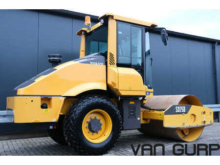 Single drum compactors 2023 Volvo SD75B Roller | 2023 | 176h | SD 75 B (1)