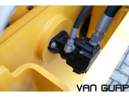 Single drum compactors 2023 Volvo SD75B Roller | 2023 | 176h | SD 75 B (23)