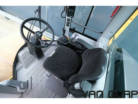 Single drum compactors 2023 Volvo SD75B Roller | 2023 | 176h | SD 75 B (37)
