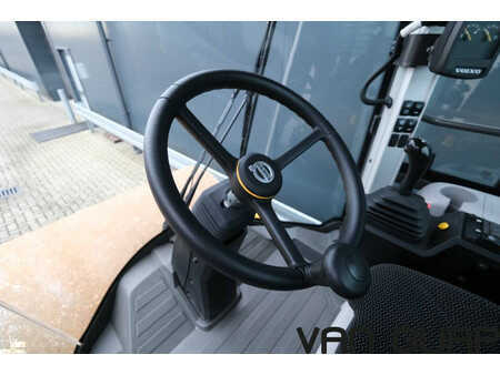 Single drum compactors 2023 Volvo SD75B Roller | 2023 | 176h | SD 75 B (38)