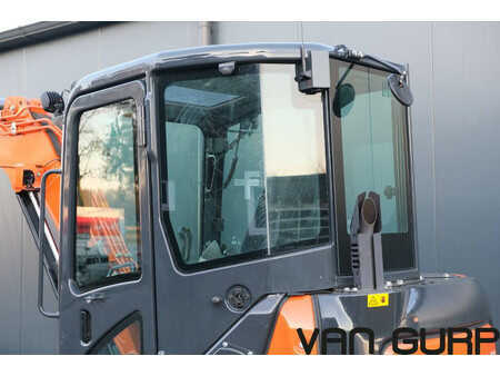 mini escavadeira 2022 Hitachi ZX 55 U-6 CLR | 2022 | 905h | A/C (12)