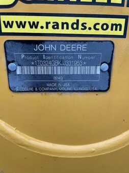 John Deere 324G