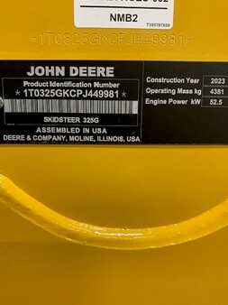 John Deere 325G