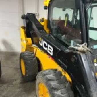 Cargadores compactas 2020 JCB 270W (1)