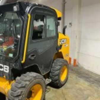 Cargadores compactas 2020 JCB 270W (3)