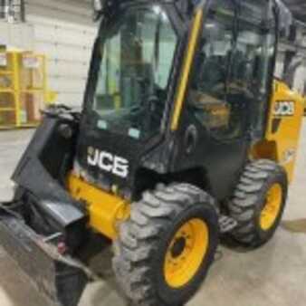 Cargadores compactas 2022 JCB 270W (3)