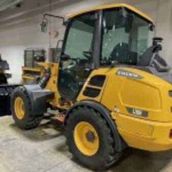 Miscelaneo 2021 Volvo L20H (4)