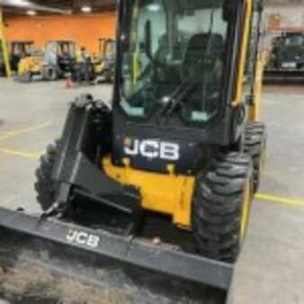 Cargadores compactas 2023 JCB 270W (1)