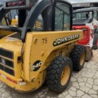 Cargadores compactas 1999 John Deere 240 (2)