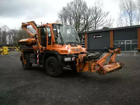 Náklaďák 2010 Mercedes-Benz Unimog U400 (1)