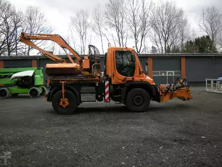Náklaďák 2010 Mercedes-Benz Unimog U400 (3)