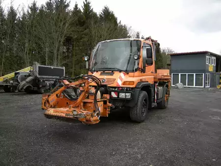 Náklaďák 2010 Mercedes-Benz Unimog U400 (8)