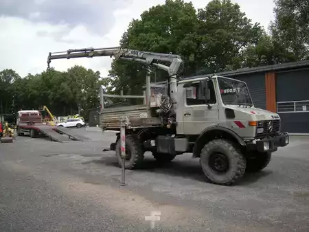 Mobilní jeřáby 1991 Mercedes-Benz Unimog U 1250 / U427/11 mit Kran (1)