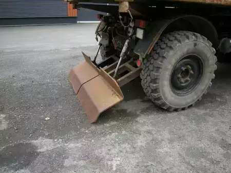 Mobilní jeřáby 1991 Mercedes-Benz Unimog U 1250 / U427/11 mit Kran (12)