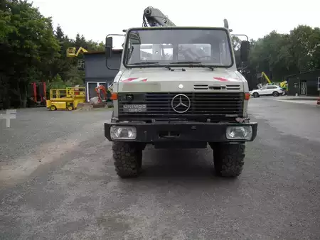 Mobilní jeřáby 1991 Mercedes-Benz Unimog U 1250 / U427/11 mit Kran (14)