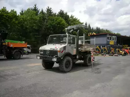 Mobilní jeřáby 1991 Mercedes-Benz Unimog U 1250 / U427/11 mit Kran (5)