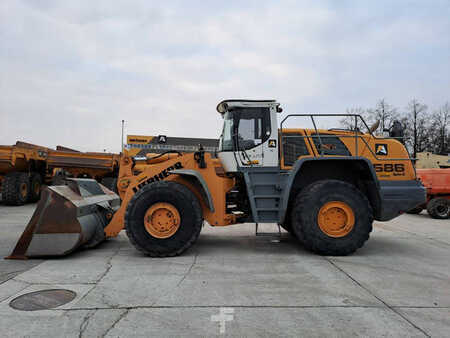 Radlader 2011 Liebherr L586 2Plus2 (optional 4 new Bridgestone tyres) (1)