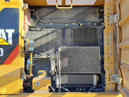 Pelles sur chenilles 2019 Caterpillar 330 (16)