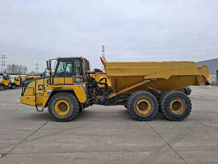 Knickgelenkte Muldenkipper/Dumper 2015 Komatsu HM 300-3 (1)