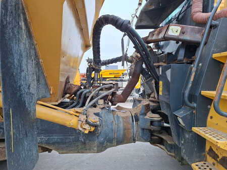 Knickgelenkte Muldenkipper/Dumper 2015 Komatsu HM 300-3 (14)