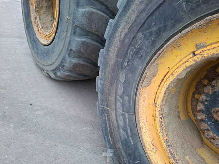 Knickgelenkte Muldenkipper/Dumper 2015 Komatsu HM 300-3 (17)