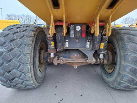 Knickgelenkte Muldenkipper/Dumper 2015 Komatsu HM 300-3 (19)