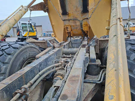 Knickgelenkte Muldenkipper/Dumper 2015 Komatsu HM 300-3 (22)