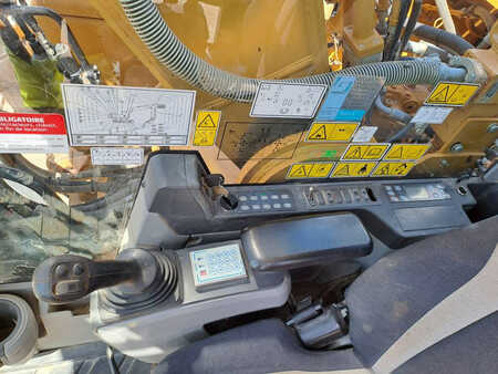 Rupsgraafmachines 2017 Caterpillar 330FLN (22)