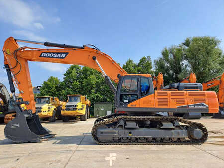 Escavatori cingolati 2023 Doosan DX530LC-7M (1)