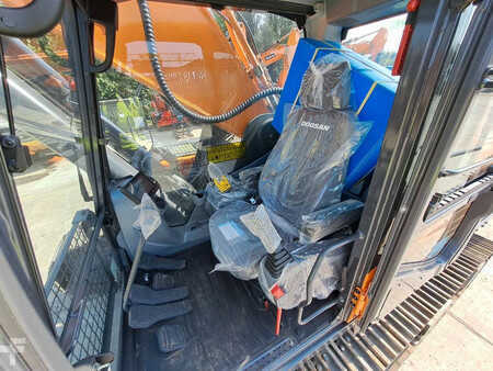 Bæltegraver 2023 Doosan DX530LC-7M (2 pieces available) (21)