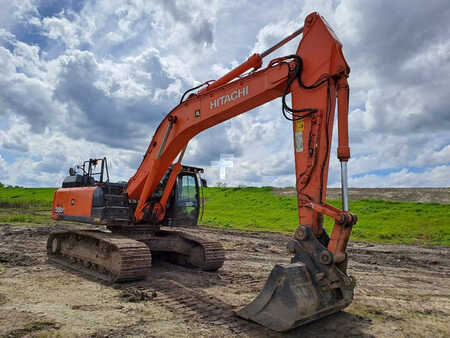 Hitachi ZX350LC-6 (NEW track + Trimble Earthworks GPS)