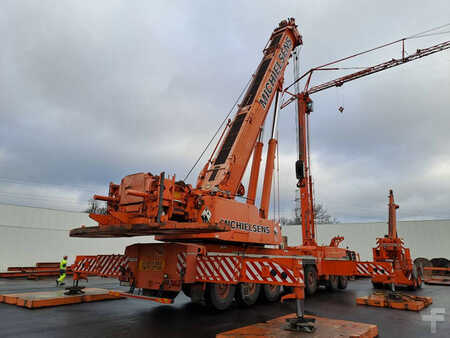 Liebherr LTM1400-7.1 (with Luffing Jib)