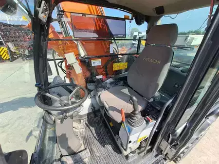 Escavatori gommati 2016 Hitachi ZX170W-5B (29)