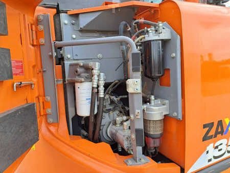 Korečková rýpadla 2017 Hitachi ZX135US-6 (17)