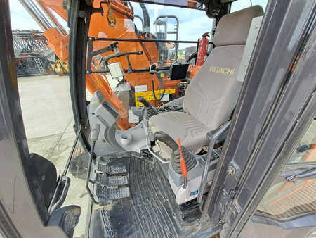 Korečková rýpadla 2017 Hitachi ZX135US-6 (22)