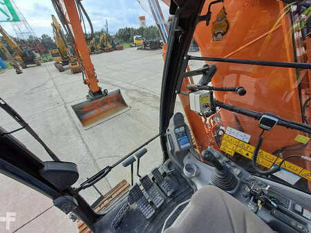 Korečková rýpadla 2017 Hitachi ZX135US-6 (24)