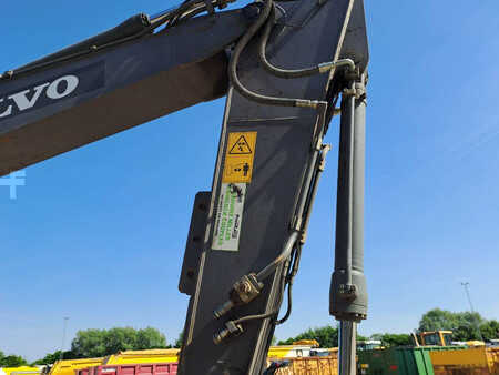 Korečková rýpadla 2017 Volvo EC220EL (9)